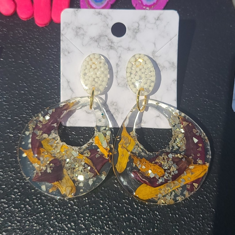 🌻 Sunflower and Pearl Acrylic Earrings